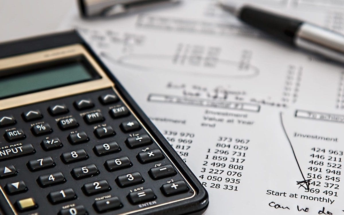 The Link Between Self-Confidence and Financial Outcomes among Working-Aged Canadians with Different Levels of Financial Knowledge