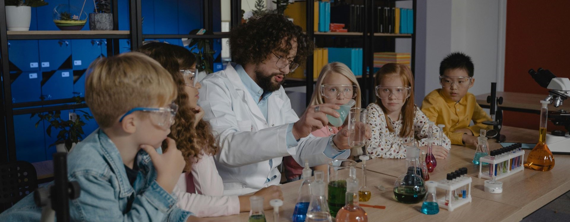 ARTIFICIAL INTELLIGENCE TEACHER TRAINING visual data 4