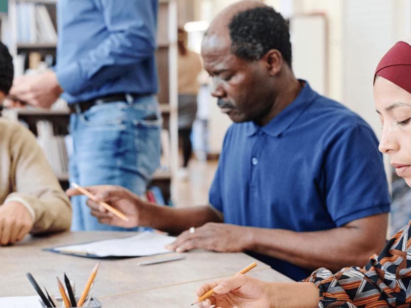 Propulser vers des Stratégies Orientées Résultats en Planification, Évaluation et Transformation Continue dans l'Établissement