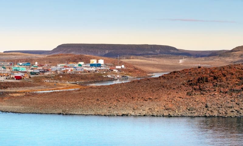 La SRSA collabore avec Pauktuutit Inuit of Canada pour étudier la faisabilité du revenu de base dans l’Inuit Nunangat et son incidence potentielle sur les Inuites et les Inuits de diverses identités de genre. Un aspect essentiel de ce projet est de mieux comprendre la manière de définir la « réussite » de toute politique future sur le revenu de base. La SRSA procède à une analyse ciblée des documents et de la littérature, ainsi qu’à des entretiens avec des informateur(trice)s importants. La SRSA produira un rapport final qui mettra l’accent sur des recommandations exploitables pour l’avenir et soutiendra l’élaboration d’un plan d’action et de prochaines étapes en vue de la réalisation d’une étude de faisabilité complète.